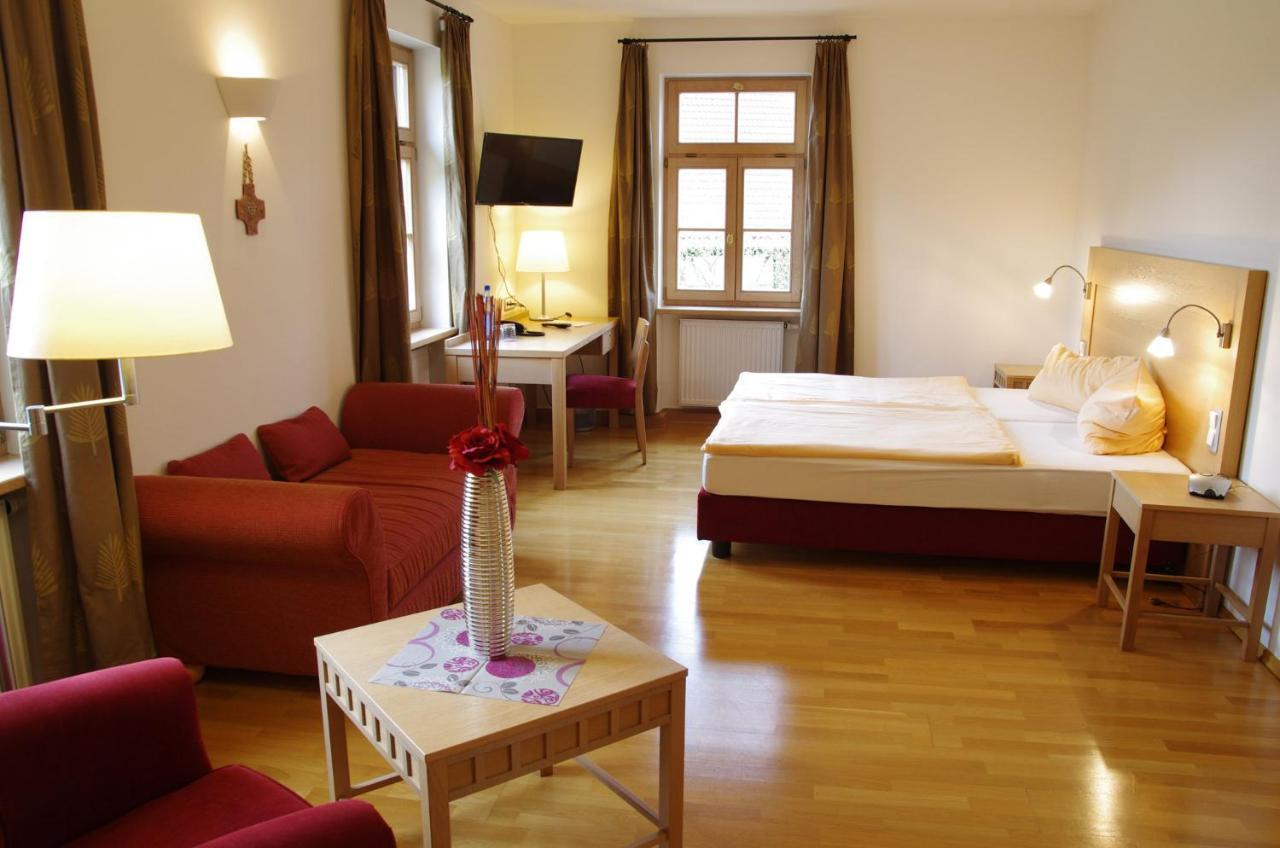 Klostergasthof Hotel Muennerstadt ภายนอก รูปภาพ