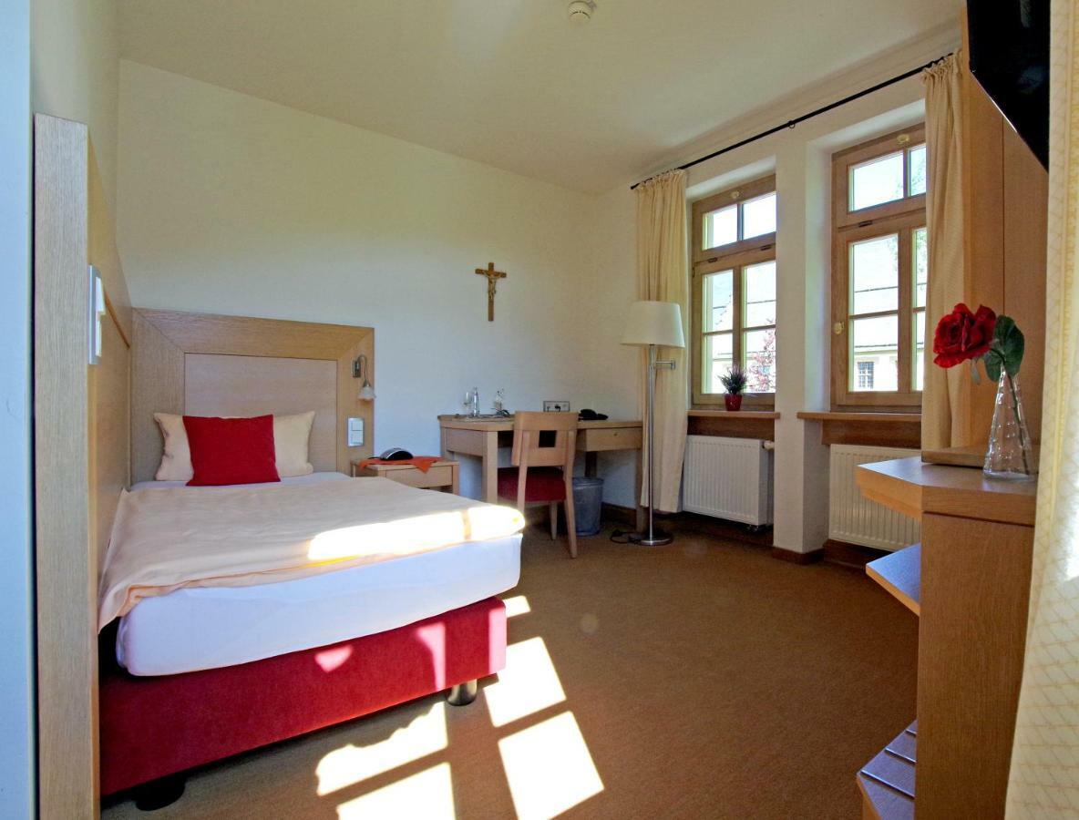 Klostergasthof Hotel Muennerstadt ภายนอก รูปภาพ