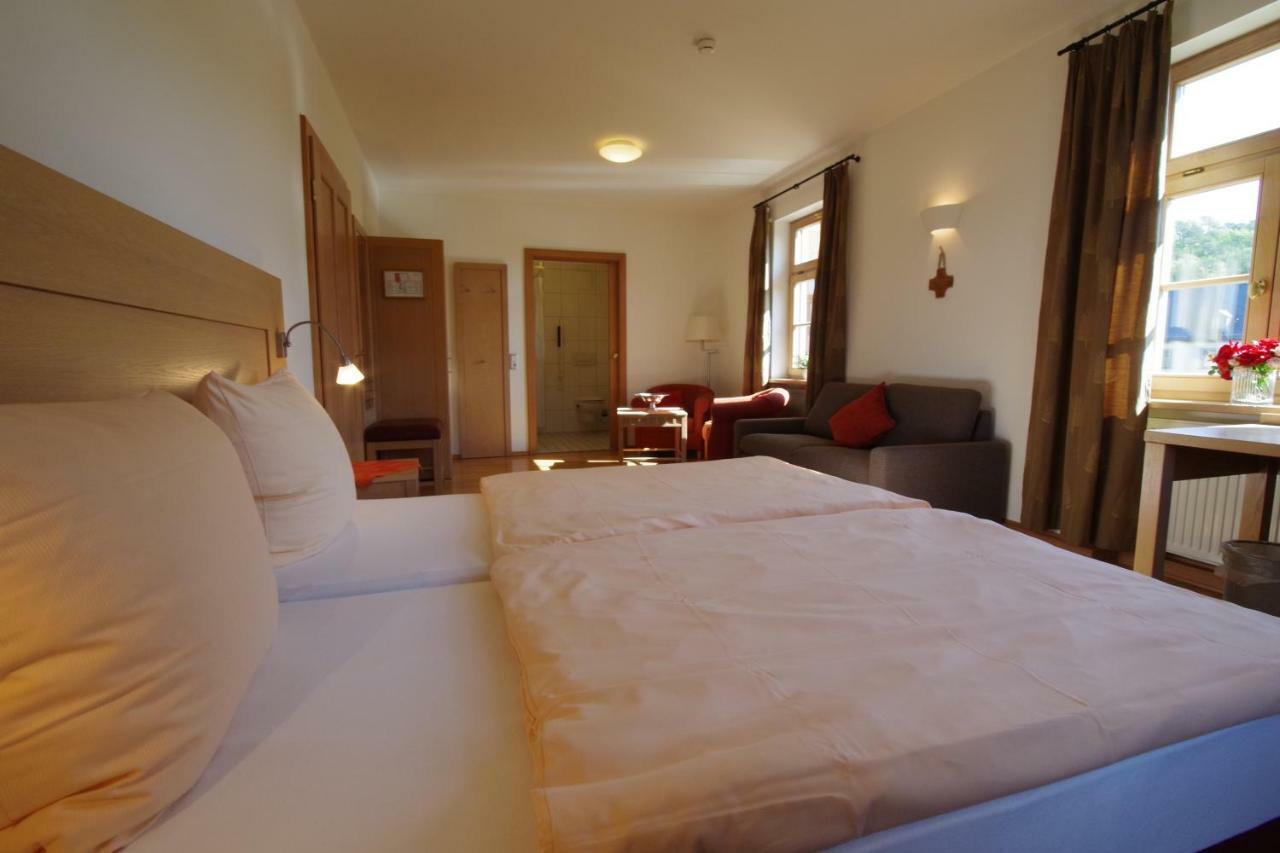 Klostergasthof Hotel Muennerstadt ภายนอก รูปภาพ