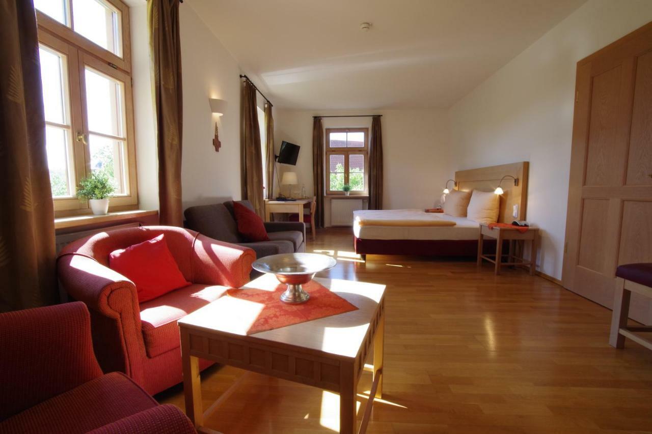 Klostergasthof Hotel Muennerstadt ภายนอก รูปภาพ