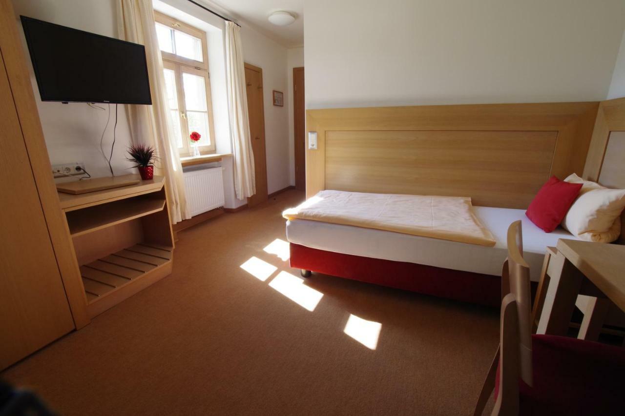 Klostergasthof Hotel Muennerstadt ภายนอก รูปภาพ