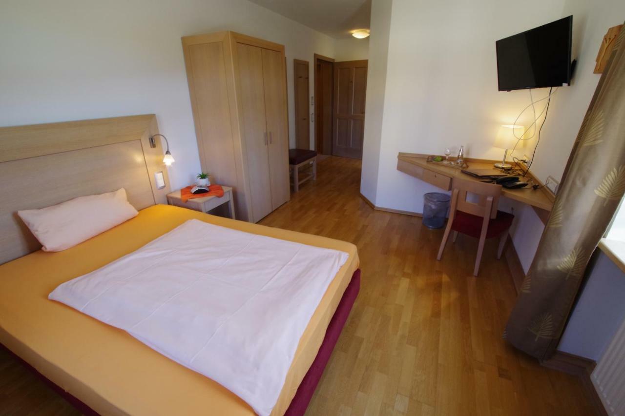 Klostergasthof Hotel Muennerstadt ภายนอก รูปภาพ