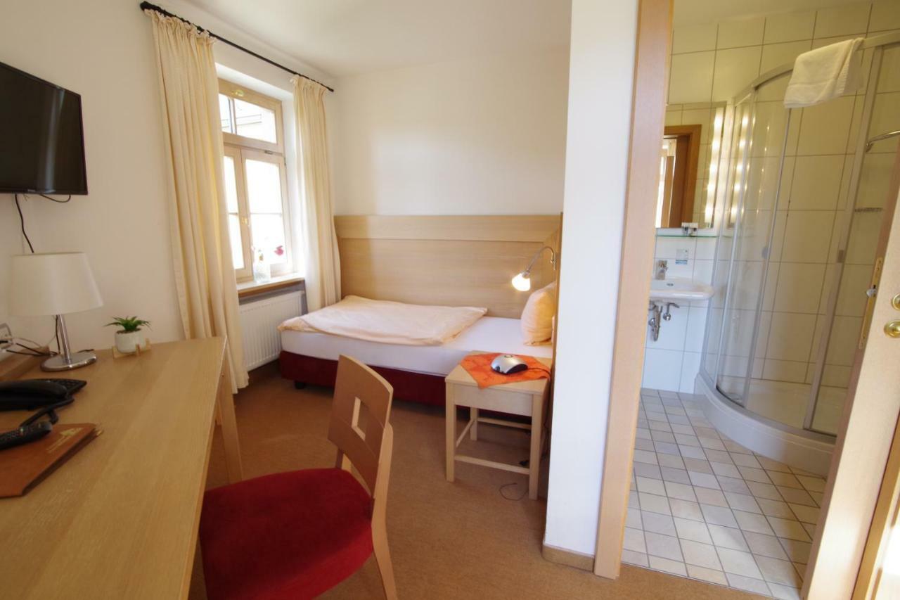 Klostergasthof Hotel Muennerstadt ภายนอก รูปภาพ